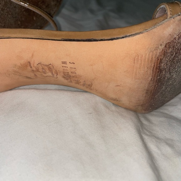 Stuart Weitzman nudistsong patent leather heels in tan, size 40/9 - Picture 10 of 14